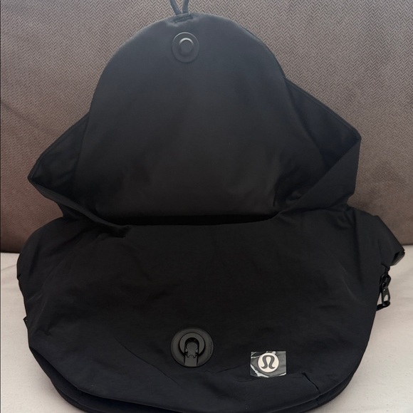 lululemon athletica Black Messenger Bag - Picture 4 of 5